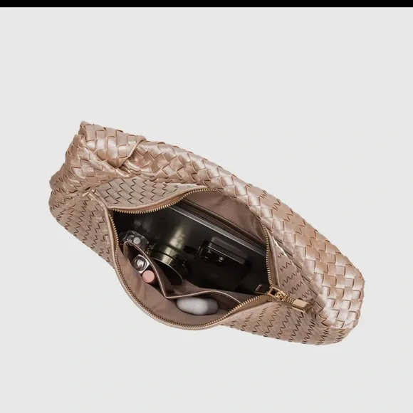 Melie Bianco Large Brigitte Black Raffia Shoulder Bag - Picture 7 of 7